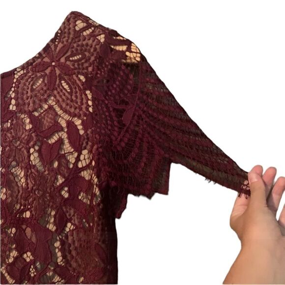 NWT! Express lined short sleeve lace tee. Size small - Picture 9 of 10